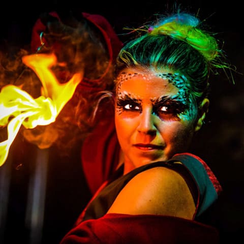Laura Baldini performer ventagli di fuoco